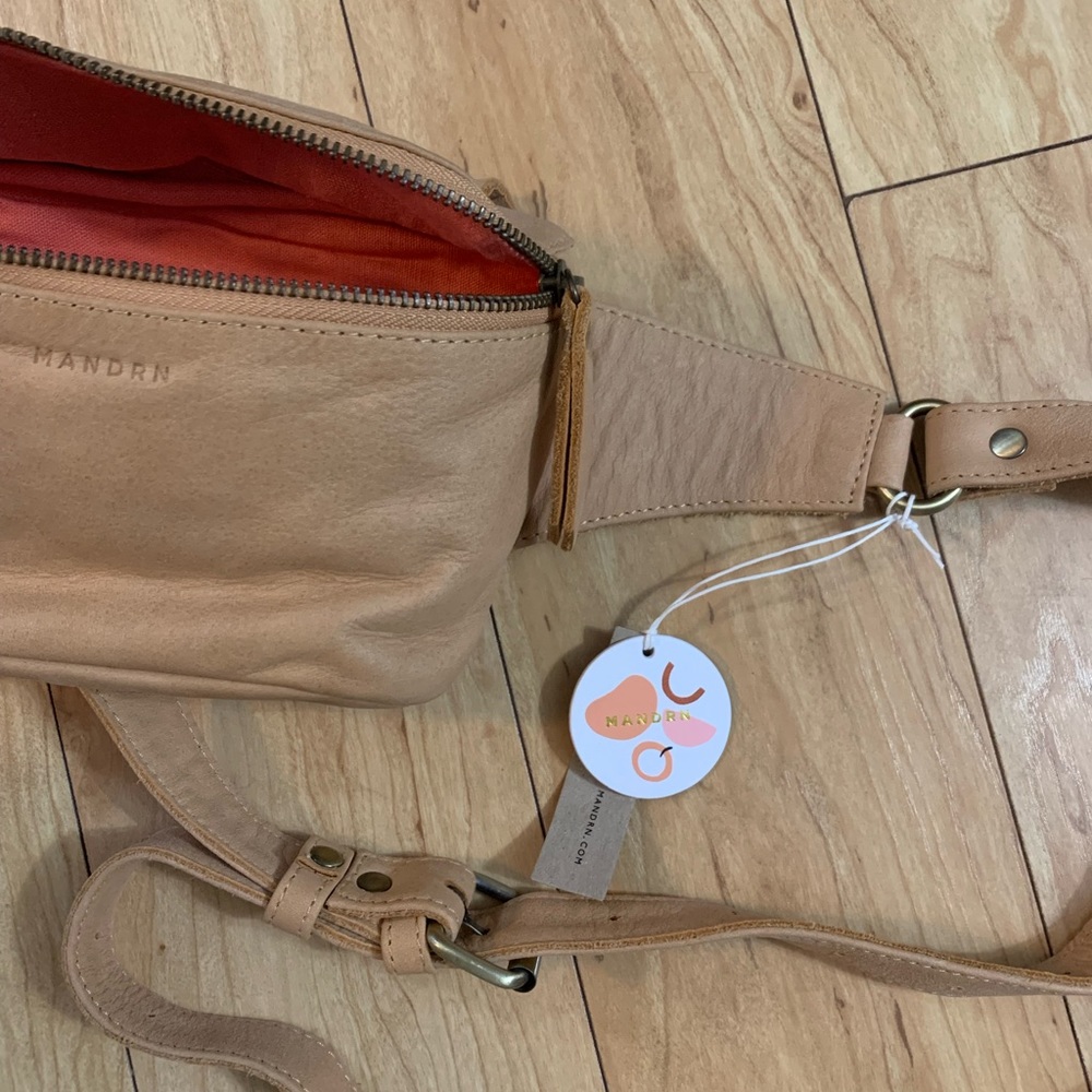 Mandrn Remy Leather Fanny Pack - Picture 7 of 11